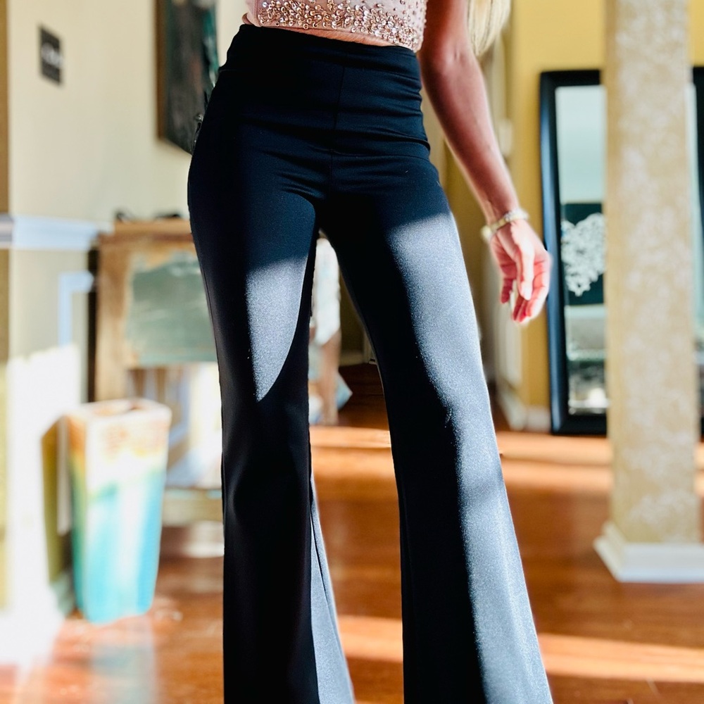 Express Black Super High Waisted Body
Contour Flare Pant With Built-in
Shapewear